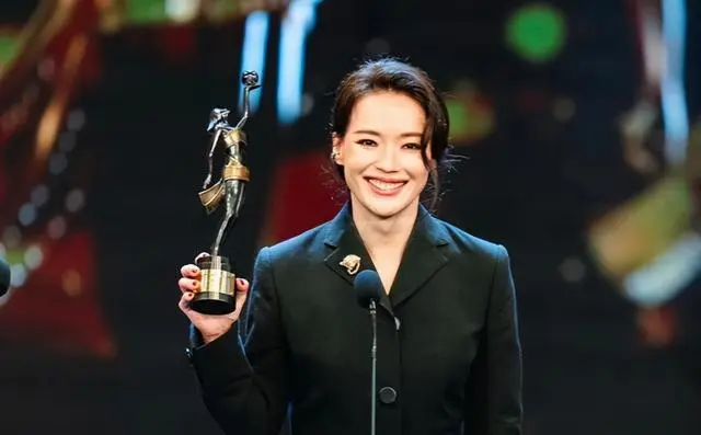 梁家辉第五次获金像奖最佳男主角,廖子妤凭《像我这样的爱情》封后 _ 相关图片 梁家辉第五次获金像奖最佳男主角,廖子妤凭《像我这样的爱情》封后 _ 相关图片