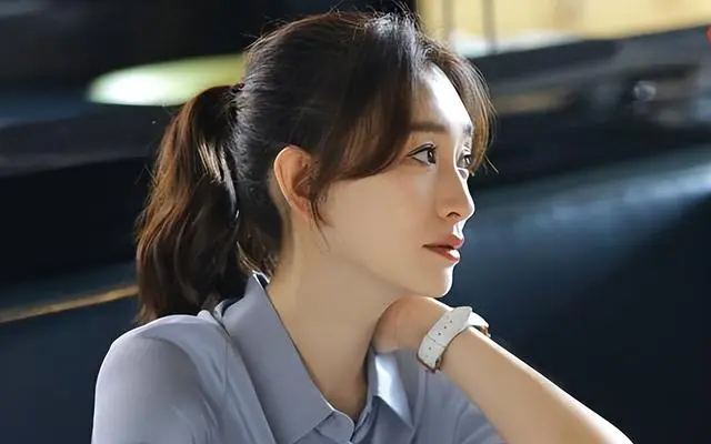 《有港回信》首播即破15000热度，胡连馨赵华为演绎双强契约婚姻 _ 现场图