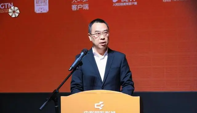 4K修复CLED版《茶馆》北京首映，濮存昕冯远征现场对话经典 _ 现场图