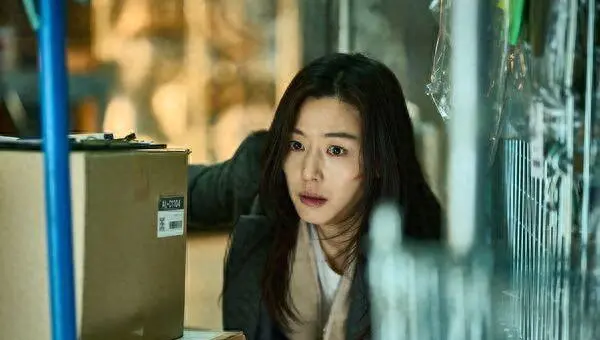 全智贤10年后回归大银幕，《尸速禁区》入围戛纳午夜单元 _ 资讯配图