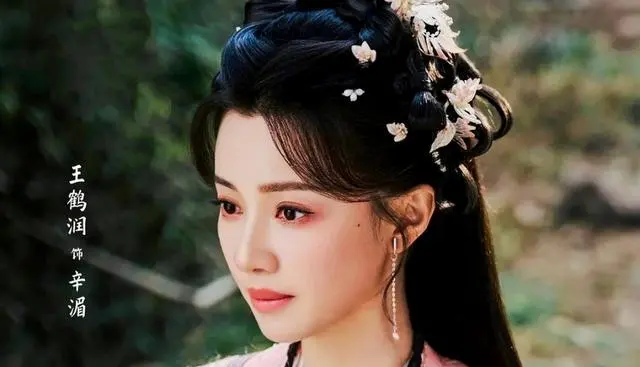 《佳偶天成》开播1天登顶热播榜，任嘉伦王鹤润演绎“先婚后寡”古装新设定 _ 相关图片