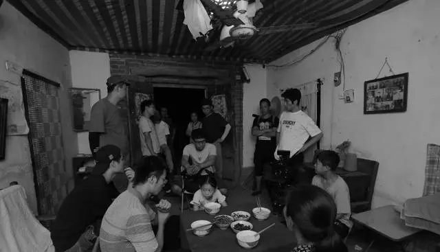 导演张中臣确诊高危型急性淋巴细胞白血病，正于北大医学国际部接受首期化疗 _ 现场图