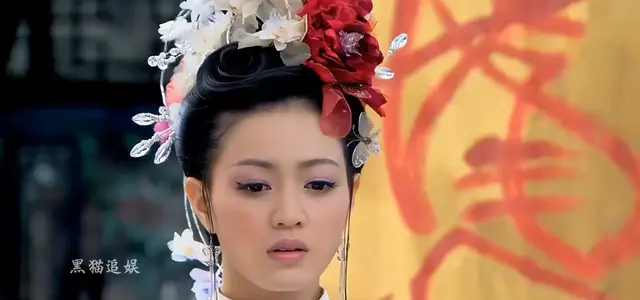 百花仙子造型引全网热议：繁复花冠与白蕾丝服饰成角色视觉锚点 _ 现场图
