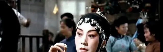 《舞台姐妹》上官云珠三场戏成表演教科书级范例 _ 相关图片